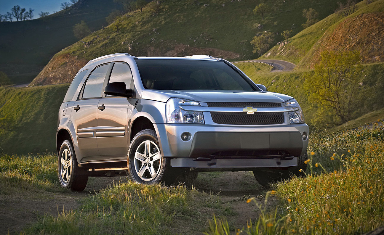 Chevrolet Equinox Front 3-4PS Beauty Static Shot in Off Road Location ...